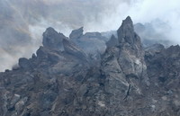 Kelud9januari2008batuandipuncakkawah001